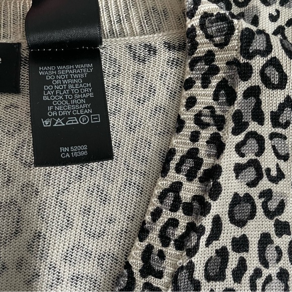 Liz Claiborne 100% Silk long sleeve cheetah pattern button V-Neck cardigan Sz: S - Picture 7 of 8